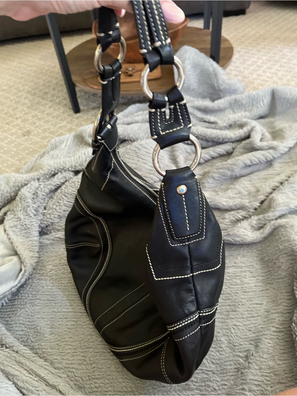 Coach Black Leather Hobo Bag with Contrast Stitching - Picture 3 of 9